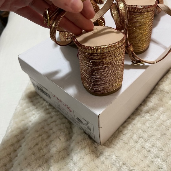 Pink Lily Metallic Gold Bow Heels - Picture 4 of 6